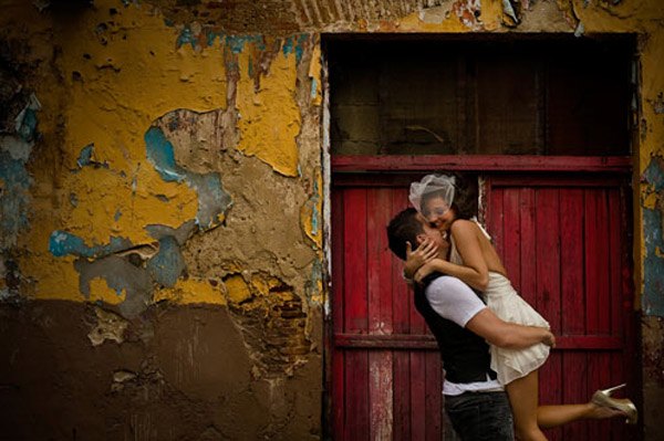 Frances & Jimi: improvisado trash the dress frances_y_jimi_1_600x399 