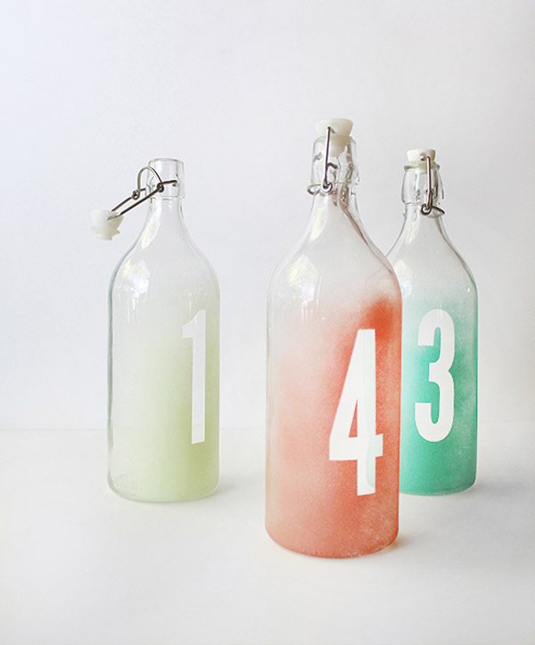 DIY: Números de mesa en botellas de cristal seating_botellas_8_600x724 