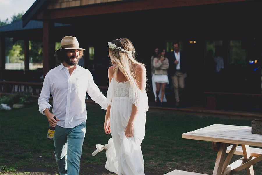 JASON & WINONA: LA LIBERTAD DE UNA BODA BOHO novios-boda-boho 