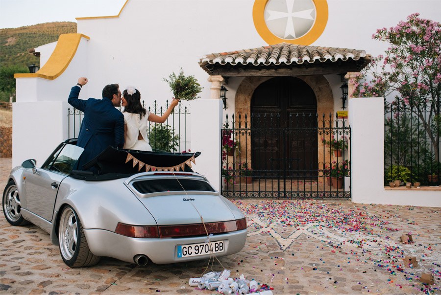 NATALIA & MIGUEL: BODA CAMPERA coche-boda 