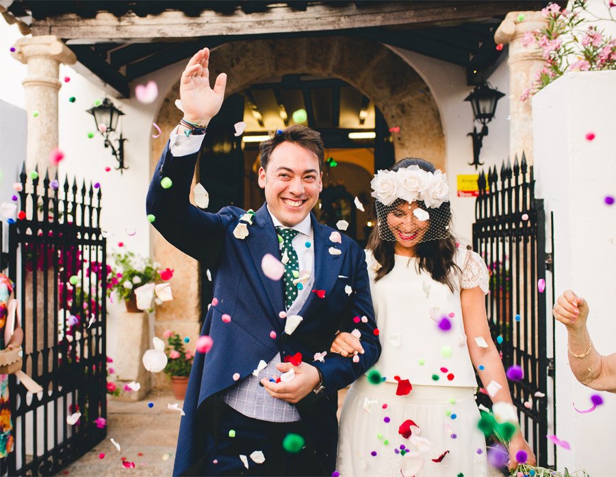 NATALIA & MIGUEL: BODA CAMPERA confetti-novios 