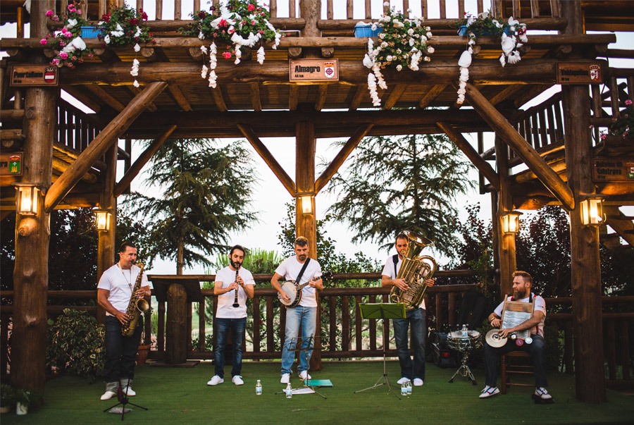 NATALIA & MIGUEL: BODA CAMPERA musica-boda 