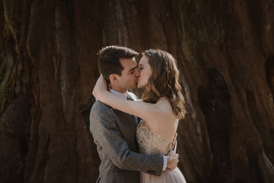 JULIA & JEFFREY: UNA SENCILLA BODA EN EL BOSQUE novios-boda-rustica 