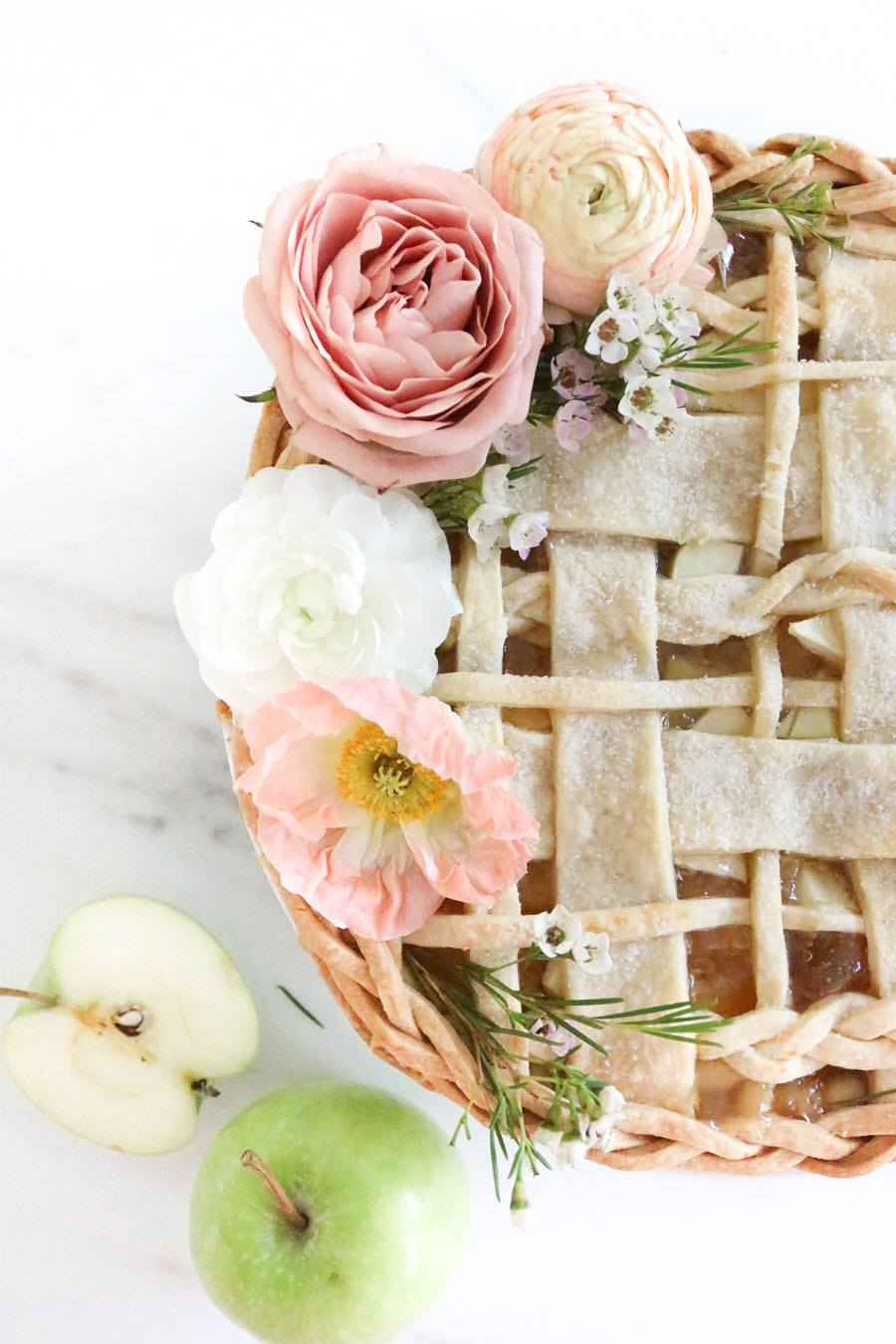 TARTA DE MANZANA CON FLORES tarta-manzana-boda 