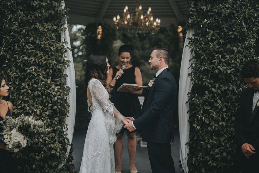 AMY & ADAM: LA CALMA DE LA FELICIDAD ceremonia-boda 