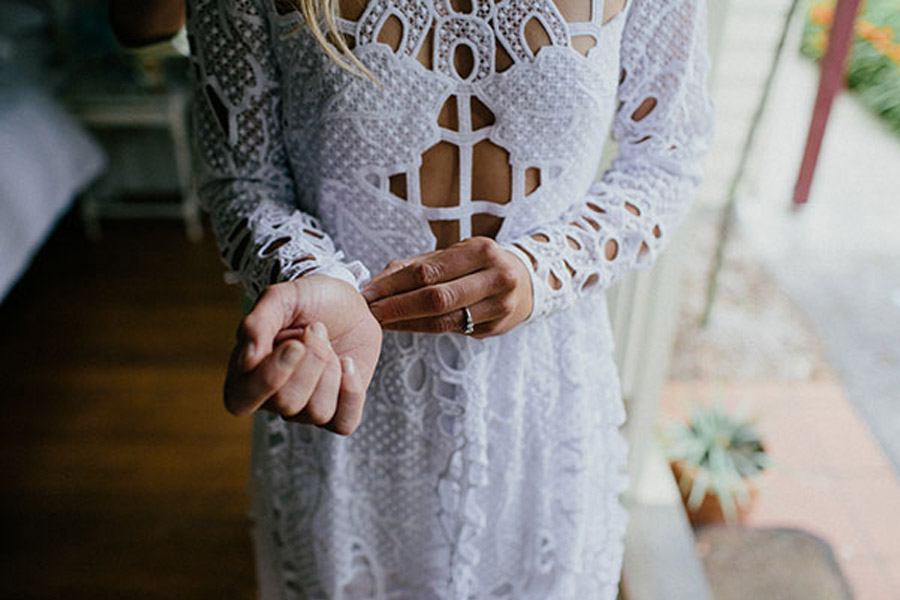 KAT & MICHAEL: UNA BODA JUNTO AL RÍO novia-boho-vestido 