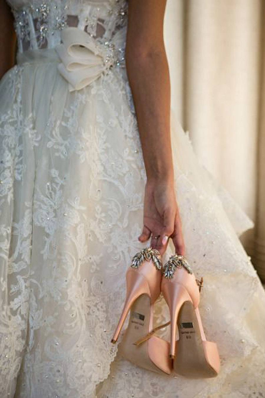 Novias con zapatos de color cheap