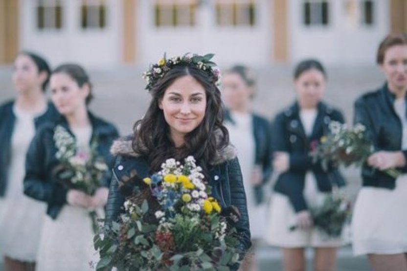 NOVIAS CON BIKER JACKET