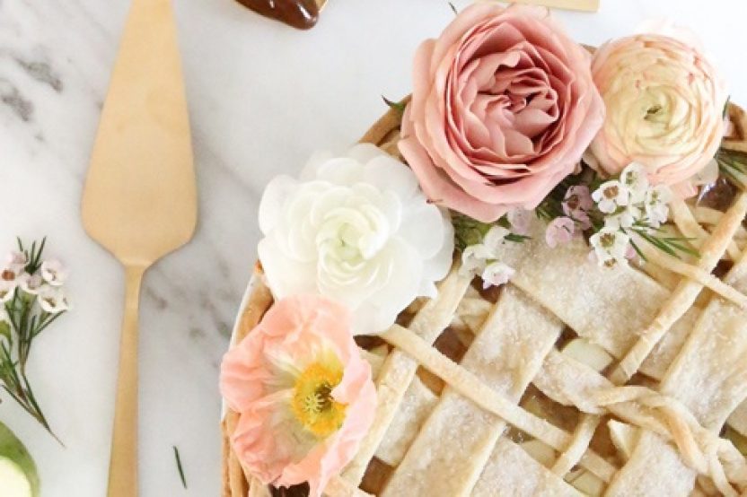 TARTA DE MANZANA CON FLORES