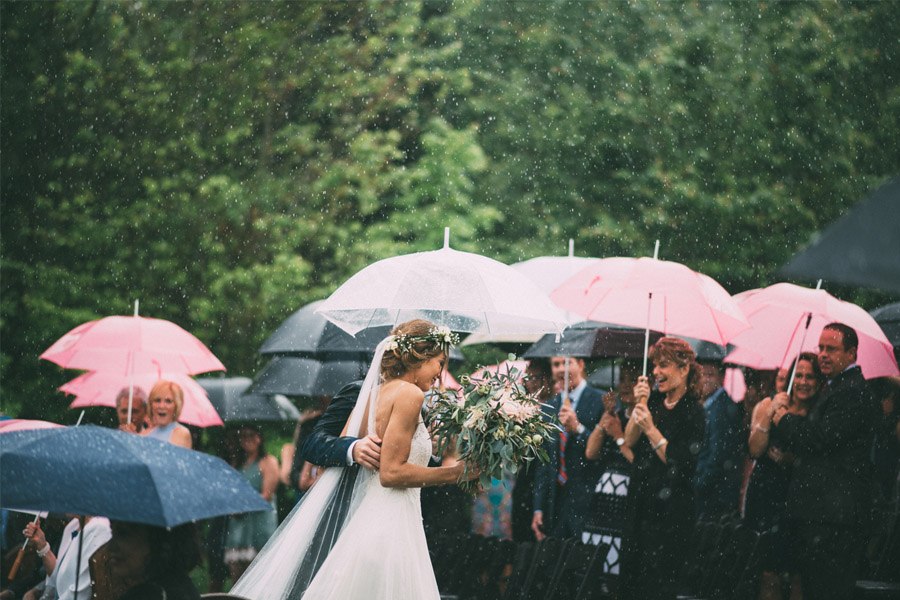 BODA LLUVIOSA, NOVIA DICHOSA boda-lluviosa 