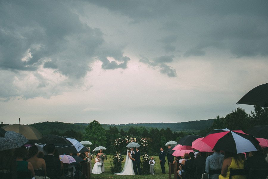 BODA LLUVIOSA, NOVIA DICHOSA bodas-con-paraguas 