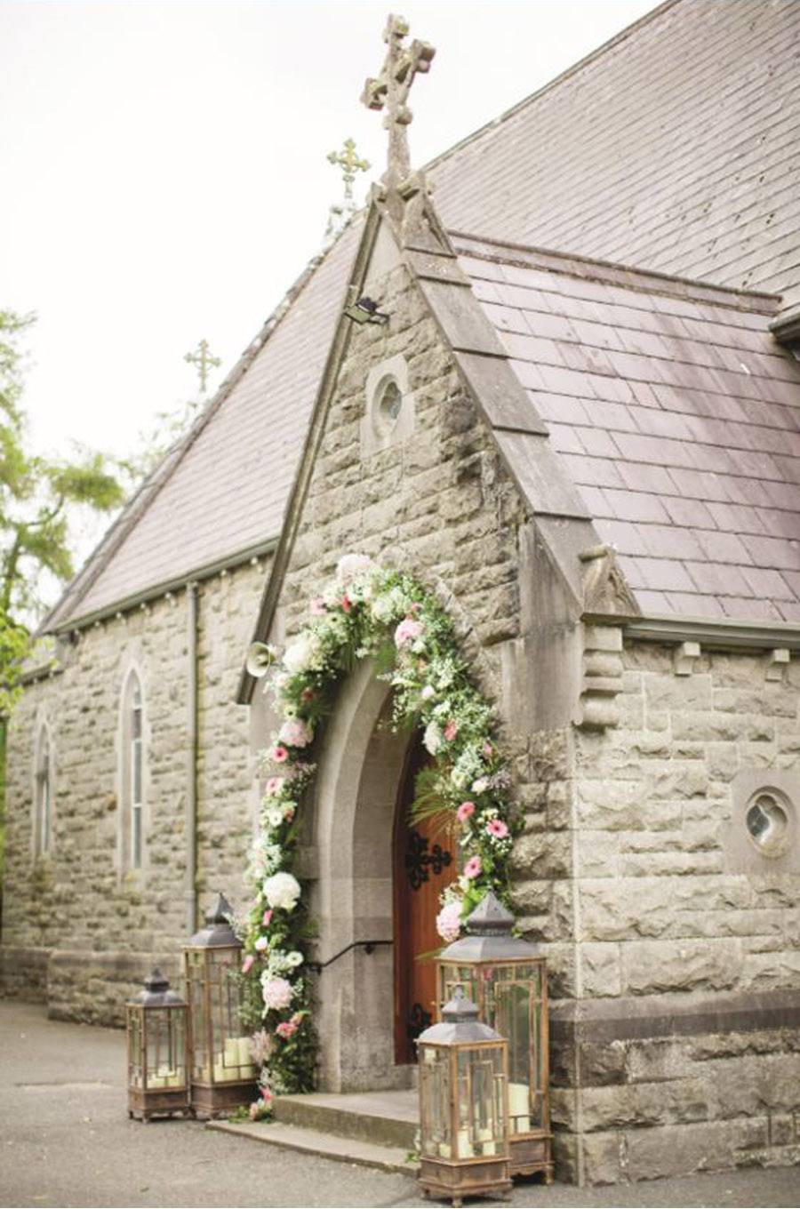 DECORACIÓN DE ENTRADA A LA IGLESIA decoracion-boda-iglesia 