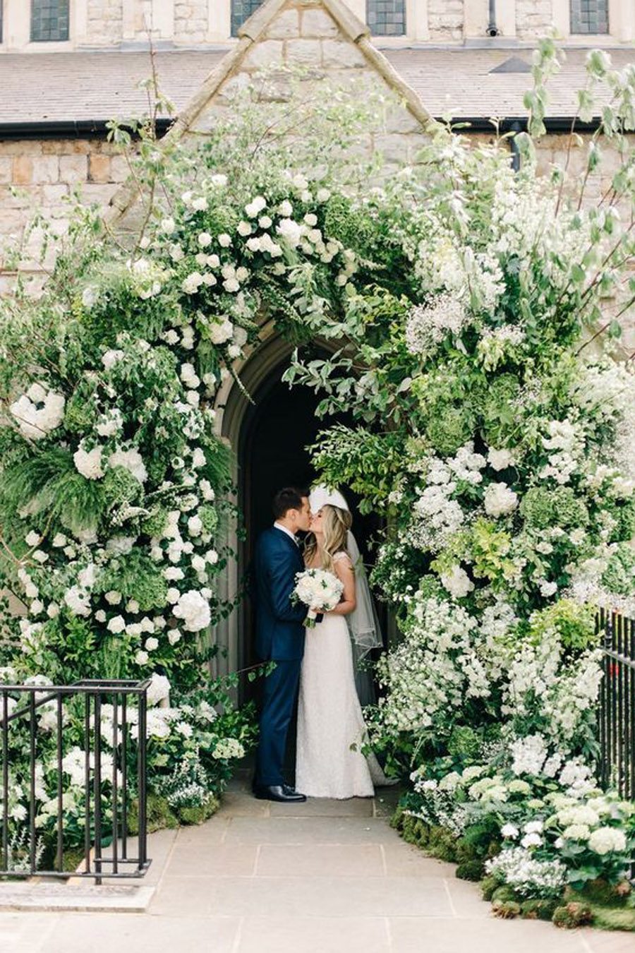 DECORACIÓN DE ENTRADA A LA IGLESIA iglesia-deco-boda 