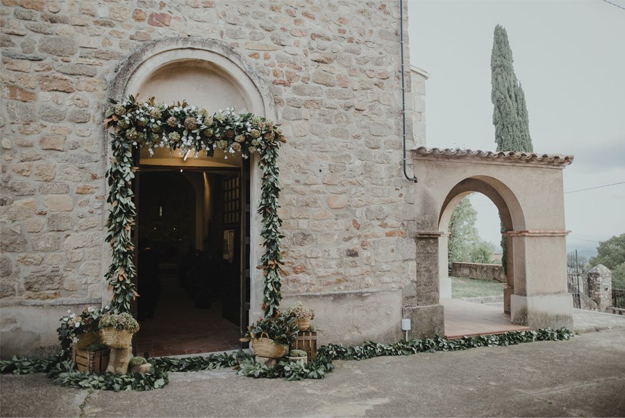 DECORACIÓN DE ENTRADA A LA IGLESIA iglesia-decoracion-boda 