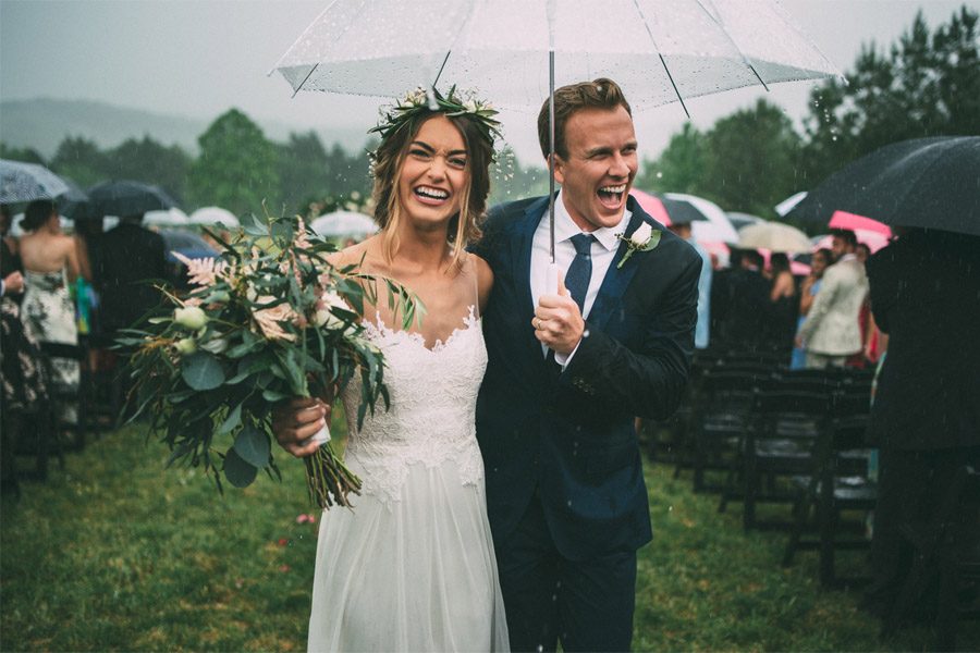 BODA LLUVIOSA, NOVIA DICHOSA novios-lluvia 