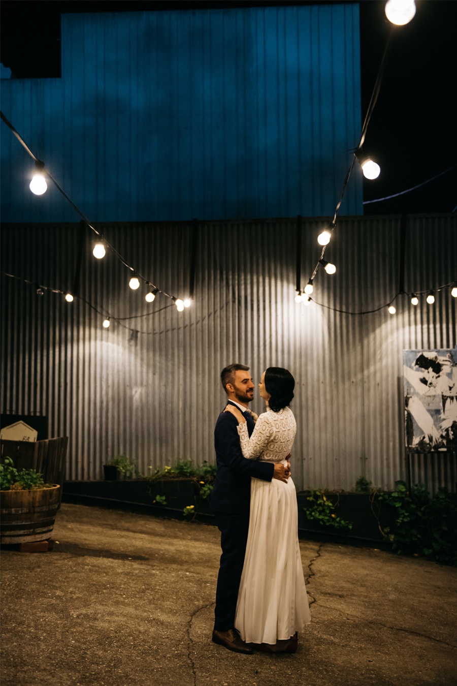 NATASHA & RAMON: ROMÁNTICA BODA EN UN ESPACIO SINGULAR baile-novios 