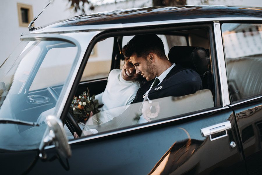 UNA BODA ÍNTIMA EN PORTUGAL boda-coche 