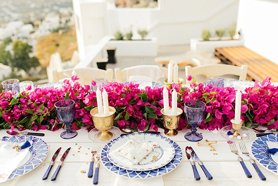 UNA BODA GRIEGA JUNTO AL MAR mesa-buganvilla 