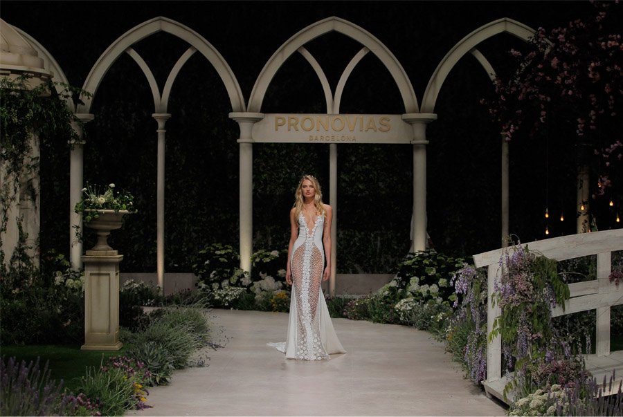 IN BLOOM, COLECCIÓN ATELIER PRONOVIAS 2019 pronovias-desfile 