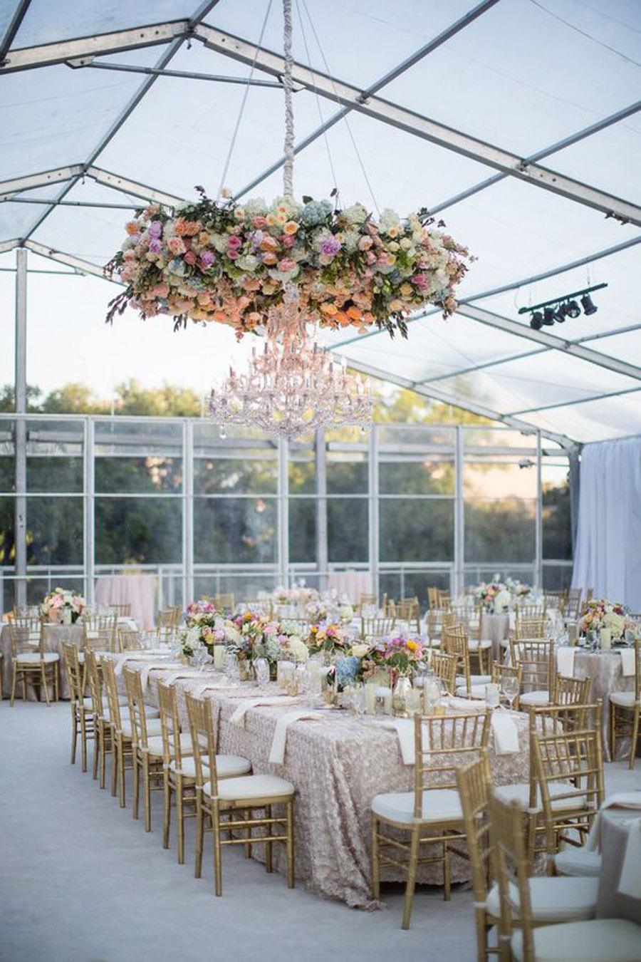 INSPIRACIÓN: CANDELABROS DE FLORES SUSPENDIDOS boda-candelabros-flores 