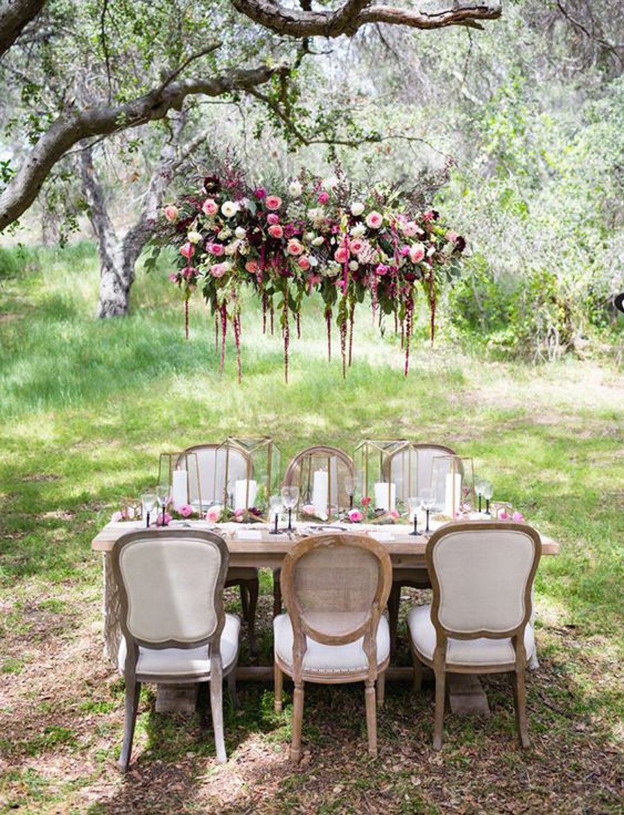 INSPIRACIÓN: CANDELABROS DE FLORES SUSPENDIDOS candelabro-flores-boda 