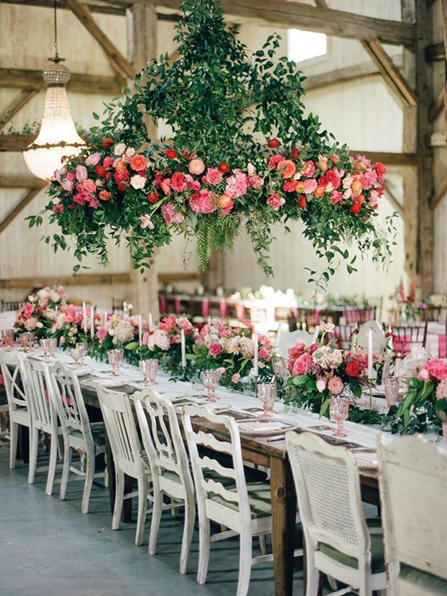 INSPIRACIÓN: CANDELABROS DE FLORES SUSPENDIDOS candelabro-flores-bodas 