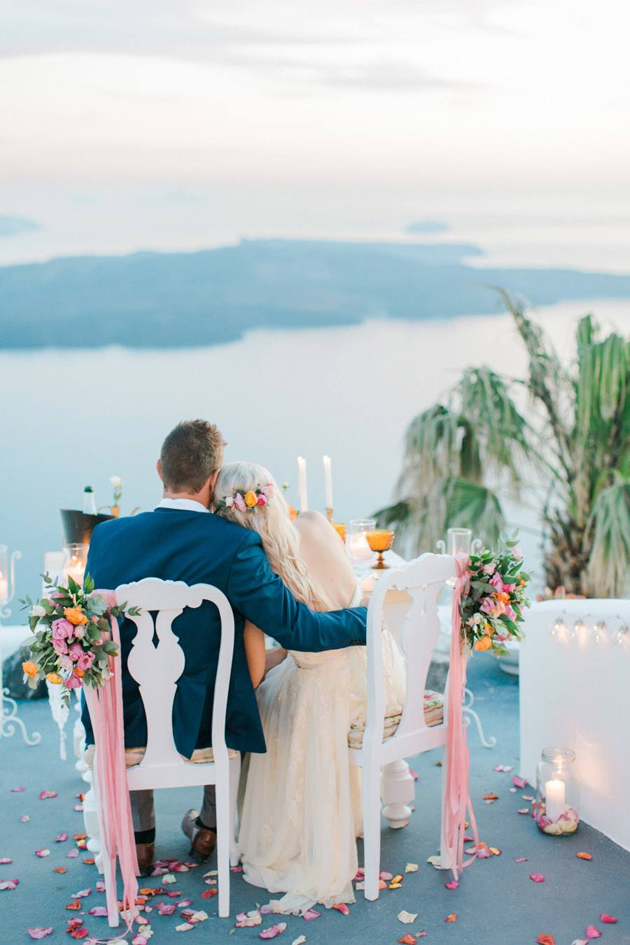 BODA ÍNTIMA EN SANTORINI santorini-novios 