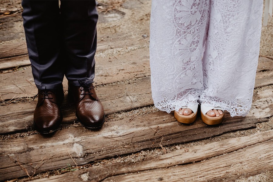 GEMA & RAMÓN: CUANDO EL TIEMPO HACE MÁS GRANDE EL AMOR zapatos-boda 