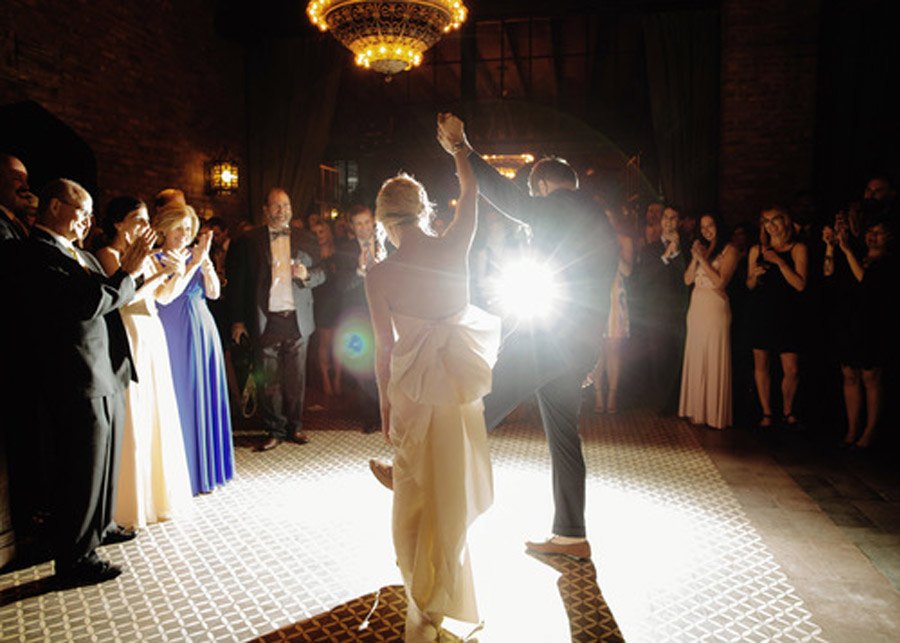 HAYLEY & CHRIS: ROMÁNTICA BODA EN NUEVA YORK baile-novios 