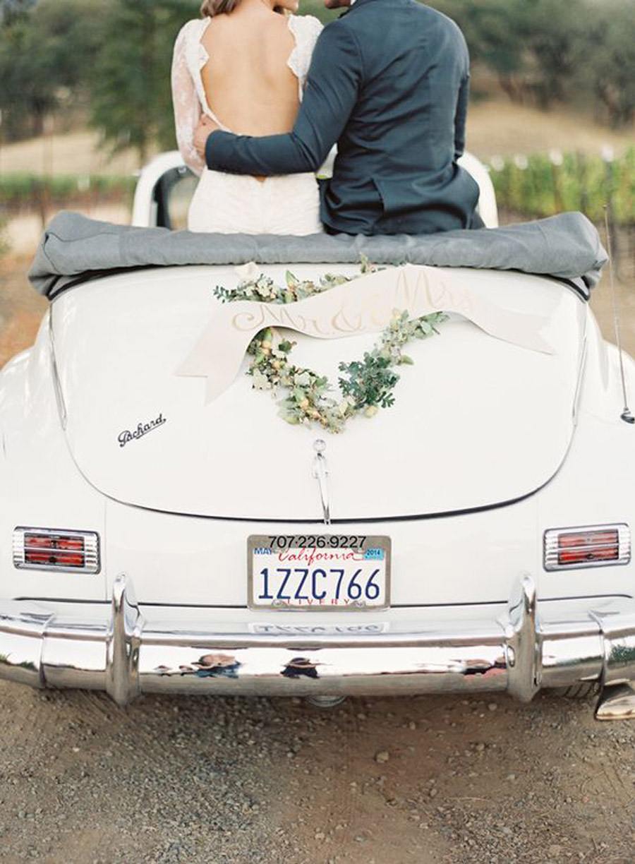 AMOR SOBRE RUEDAS novios-coche-boda 