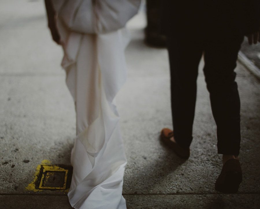 HAYLEY & CHRIS: ROMÁNTICA BODA EN NUEVA YORK paseo-novios 