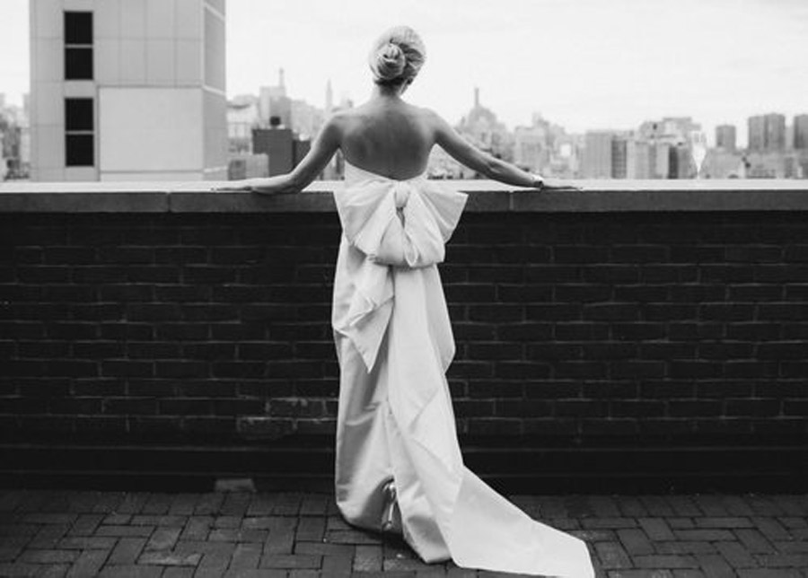 HAYLEY & CHRIS: ROMÁNTICA BODA EN NUEVA YORK vestido-novia-lazo 
