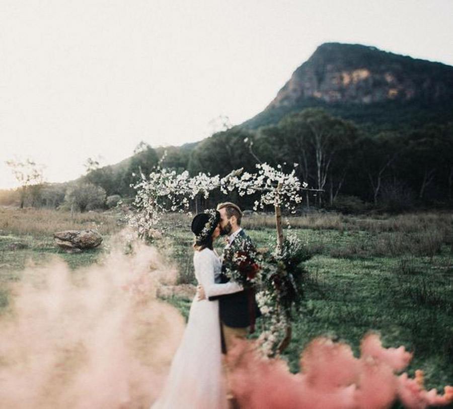 HUMO DE COLORES boda-con-humo-de-colores 