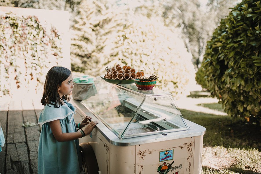 NATALIA & DAVID: UNA SENCILLA BODA DE CAMPO helados-boda 