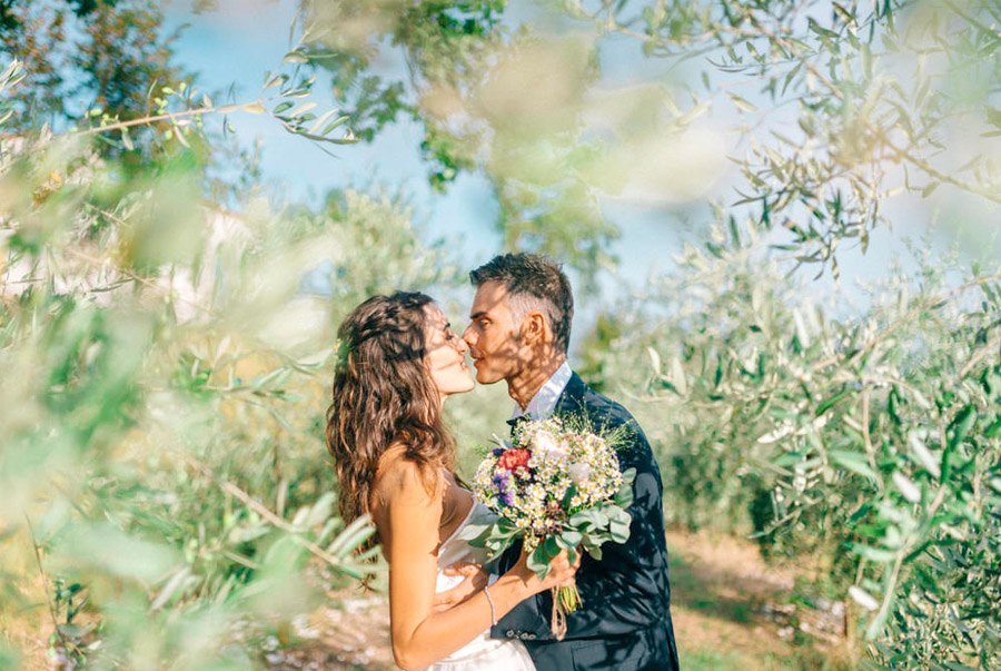 LIALA, ANDREAS Y SU PRECIOSA BODA ITALIANA novios-boda-campo 