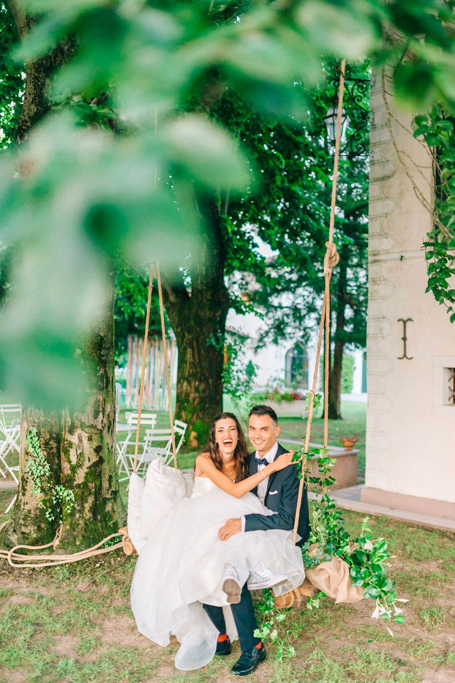 LIALA, ANDREAS Y SU PRECIOSA BODA ITALIANA novios-columpio 