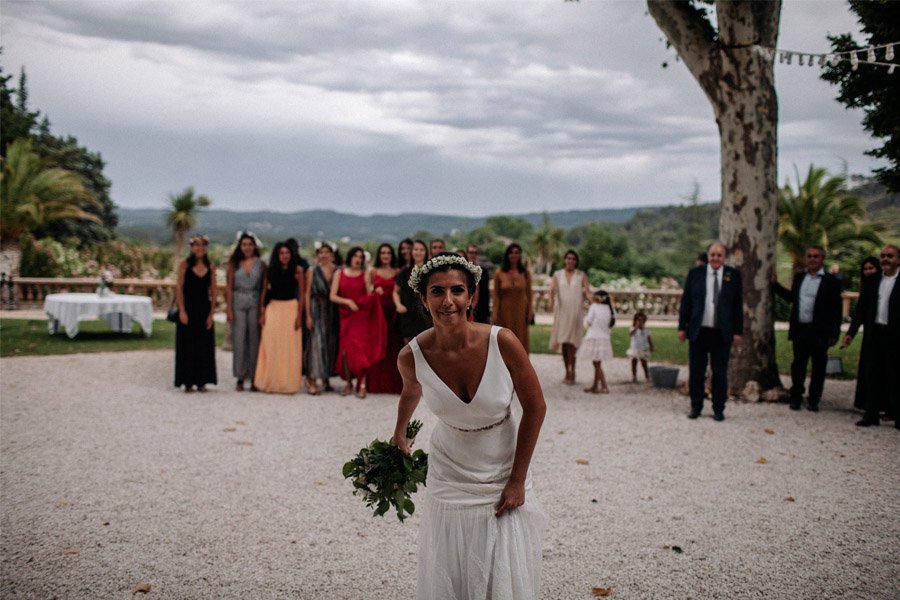 MARINA & PIERRE: INCREÍBLE FIN DE SEMANA DE BODA (II) lanzamiento-ramo 