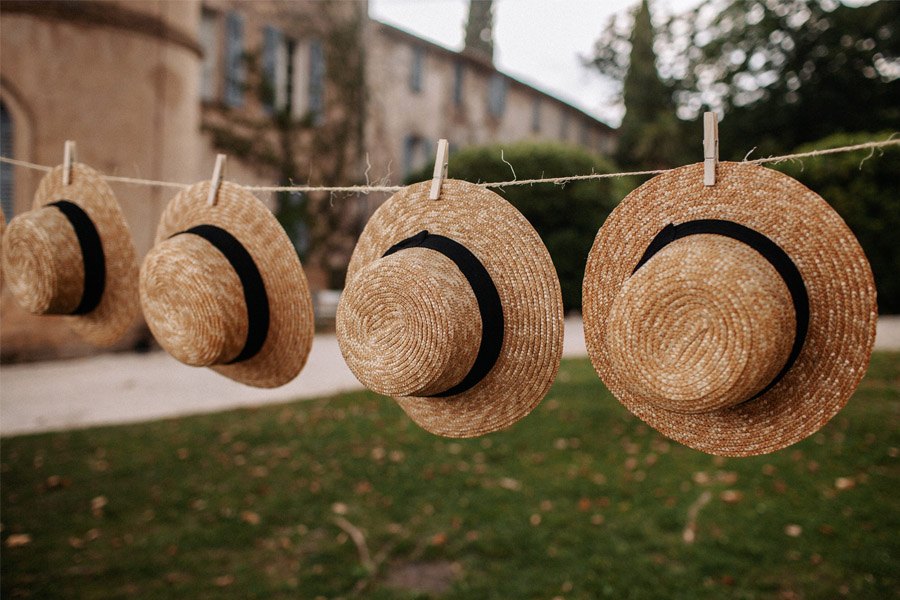 MARINA & PIERRE: INCREÍBLE FIN DE SEMANA DE BODA (I) sombreros-invitados 