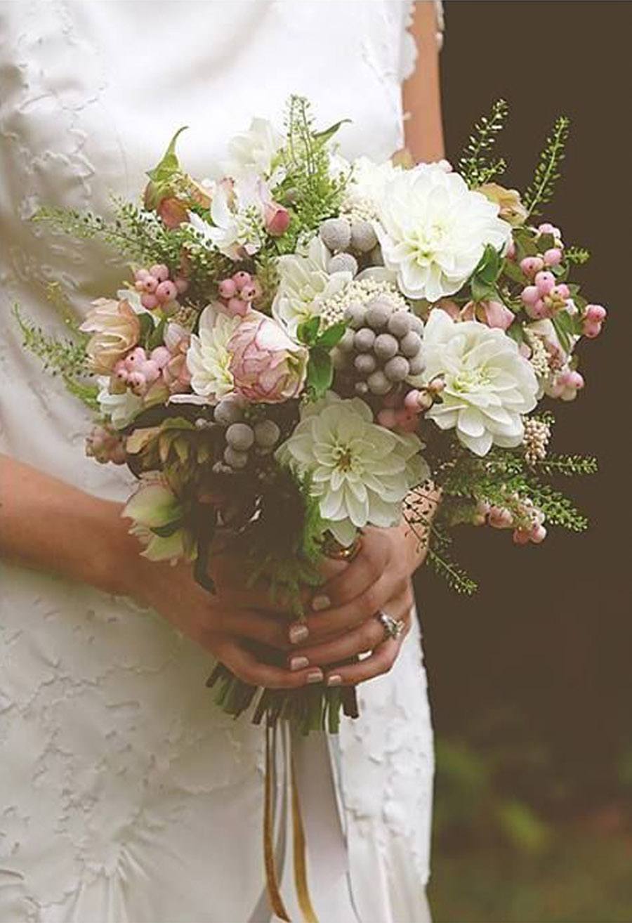 DECORACIÓN DE BODA CON UVAS ramo-novia-uvas 