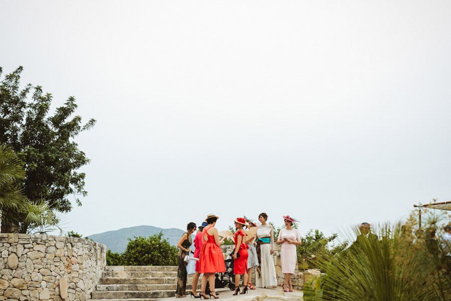 SARA & RAMÓN: UNA BODA LLENA DE SORPRESAS amigas-novia 