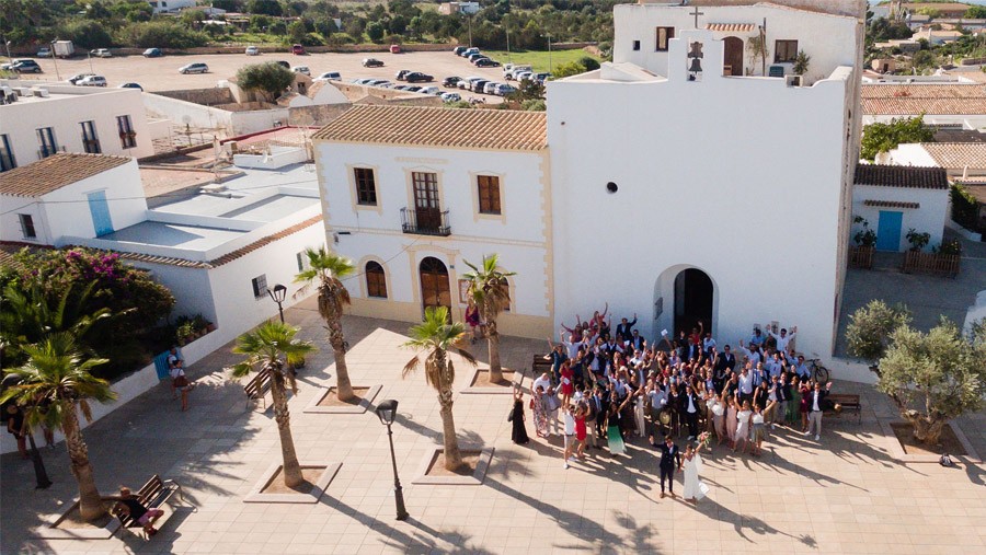 MARIE & JULES: DE NAMIBIA A FORMENTERA (Parte I) boda-ermita 