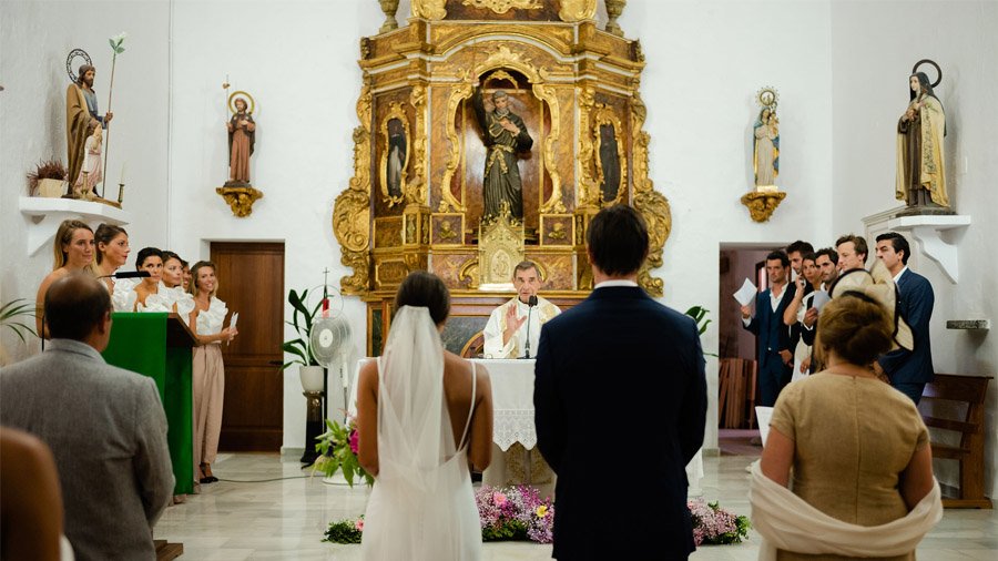 MARIE & JULES: DE NAMIBIA A FORMENTERA (Parte I) boda-iglesia 