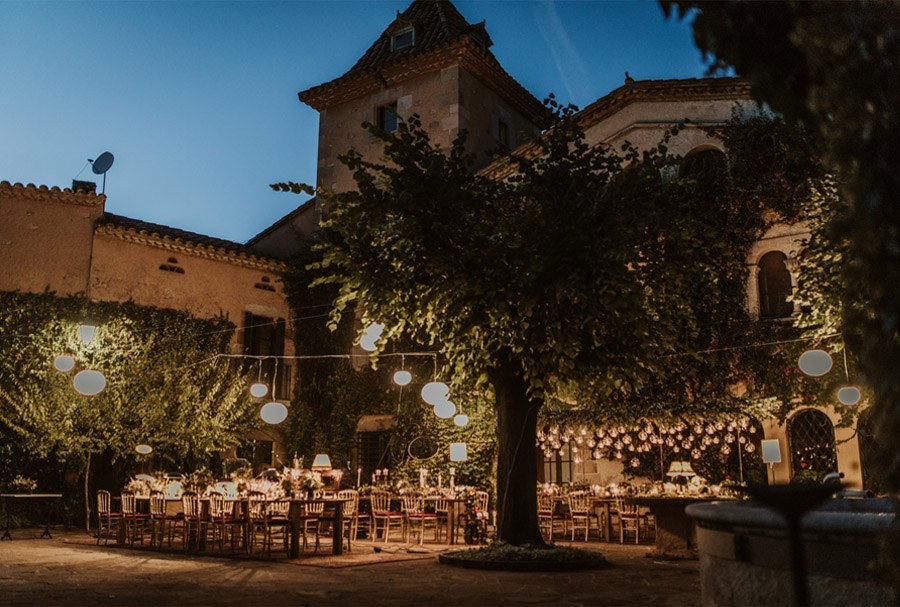 UNA FIESTA EN CAN RIBAS mesas-boda-verano 