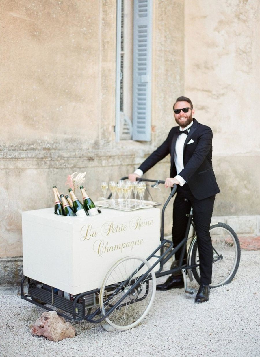 5 CÓRNERS DE BEBIDAS ORIGINALES PARA TU BODA carrito-champagne-boda 