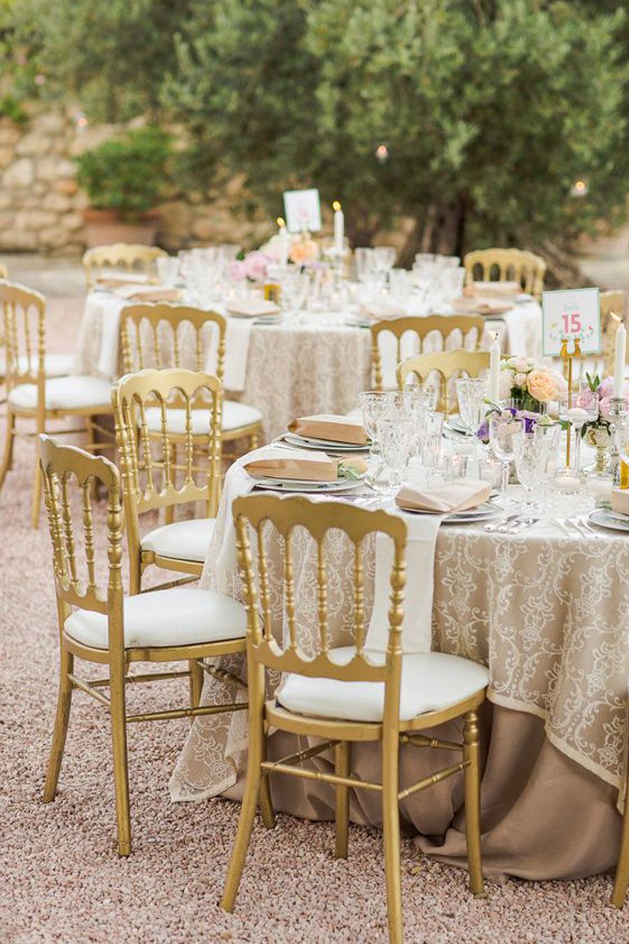 5 TIPOS DE SILLA PARA LAS BODAS DE ESTA TEMPORADA sillas-versalles-1 