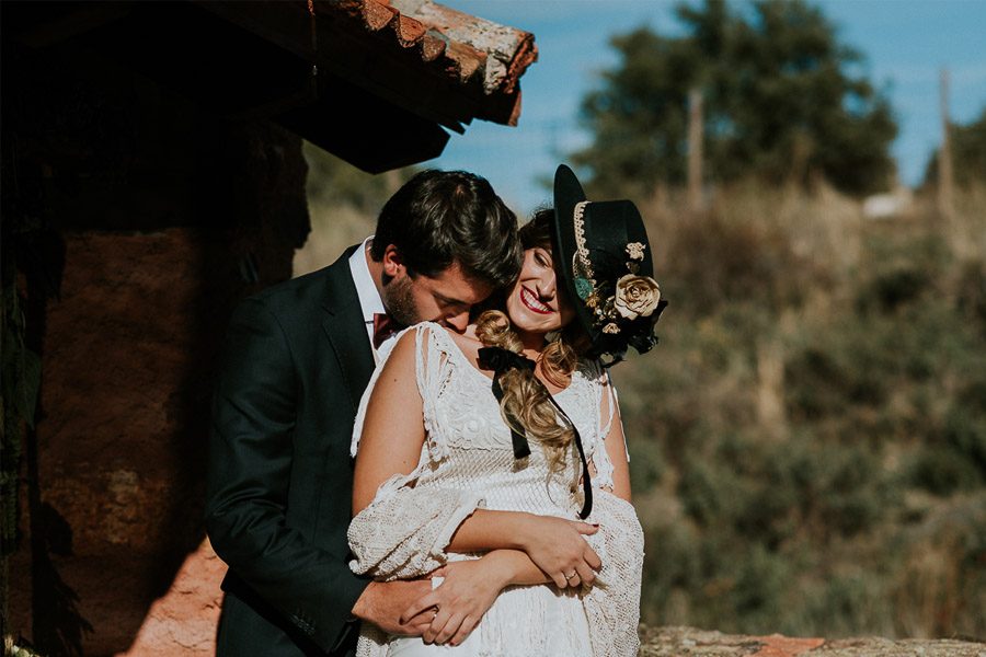 LAS COSAS DEL QUERER novios-beso-1 