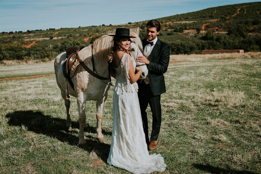 LAS COSAS DEL QUERER novios-caballo 