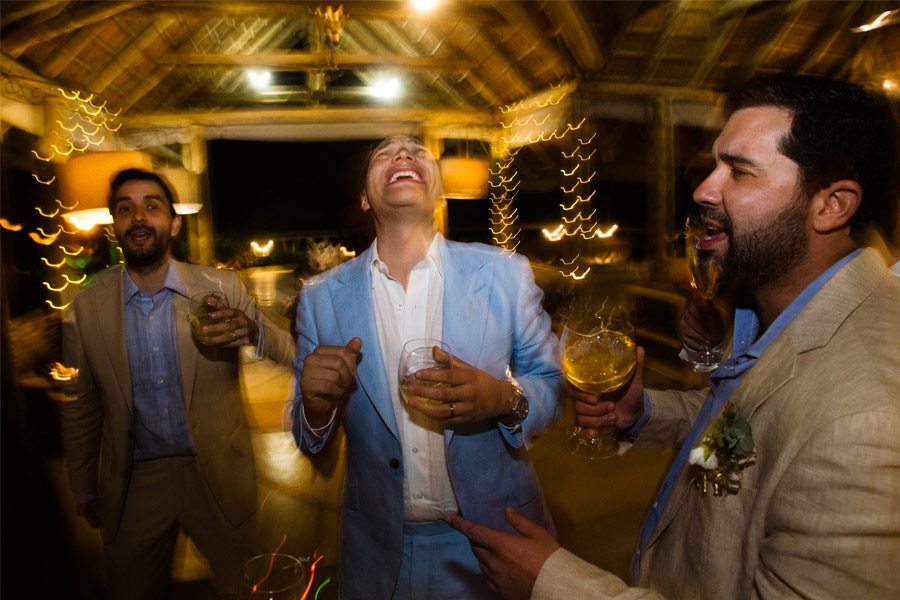 VALENTINA & OMAR: SAFARI WEDDING amigos-novio 