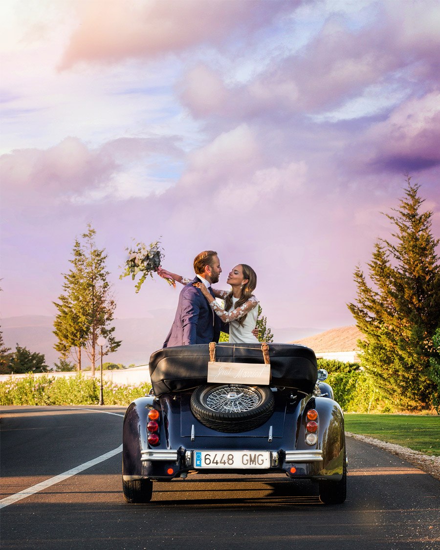 SARA Y JOSÉ CARLOS: #JUNTOSMOLAMAS coche-boda 