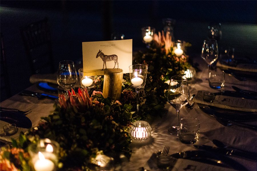 VALENTINA & OMAR: SAFARI WEDDING sitting-mesa 